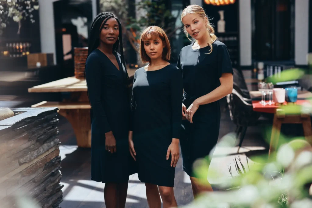 Met de opening van de horeca in mei, is het terrassenwerk weer in volle gang. Maar een succesvolle horecazaak draait niet alleen om goed eten en drinken. Het gaat ook om de totaalervaring: een gezellige sfeer, vriendelijke bediening en een professionele uitstraling.