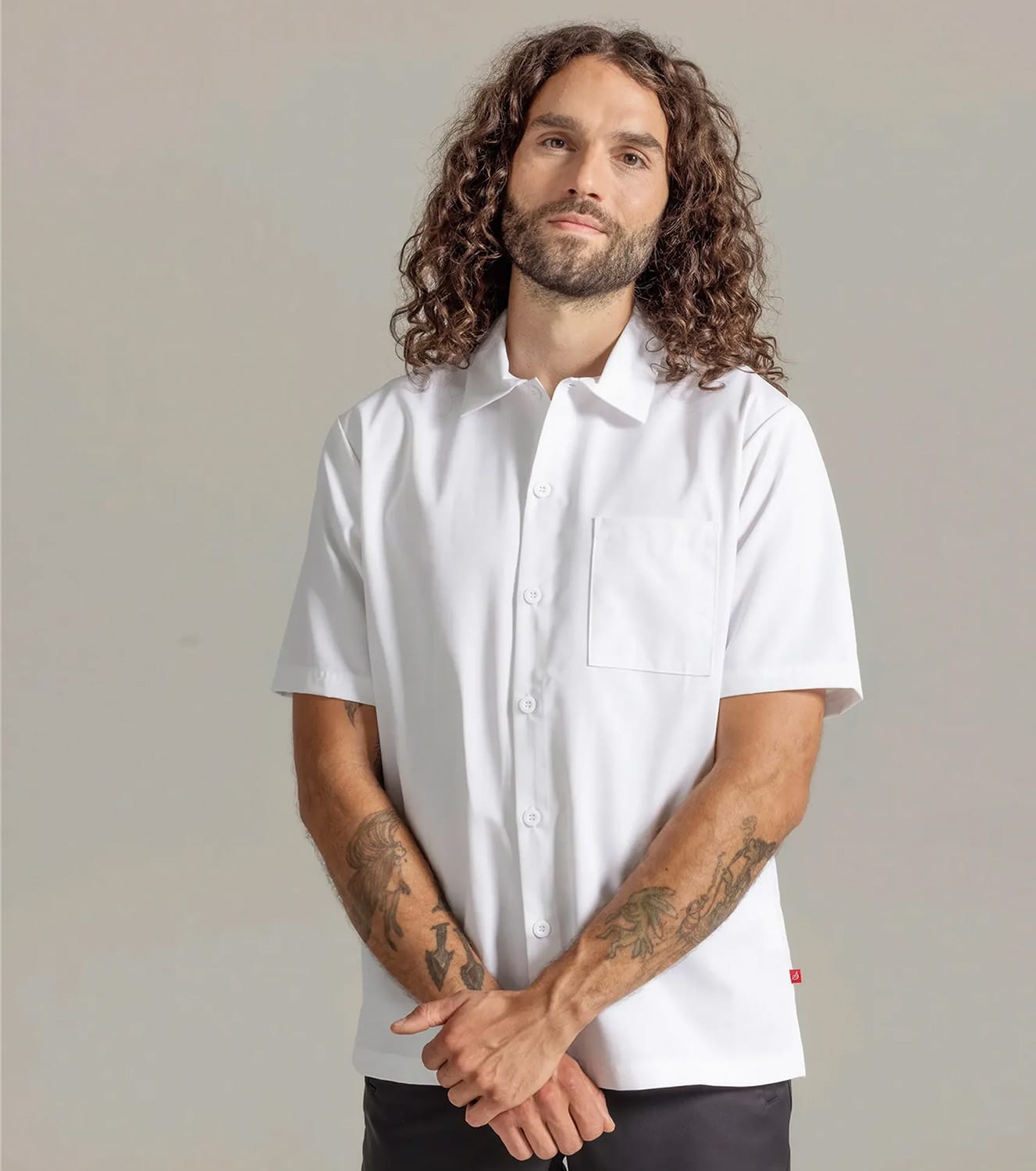 1217 Korte mouwen witte koks-en bedieningsshirt met een rechte, comfortabele uniseks pasvorm die veel bewegingsvrijheid en comfort